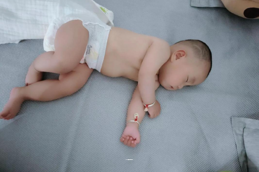 海东几个月宝宝会抬头